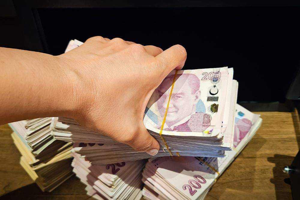 Acil Para Lazımsa: Nakit Avans mı, Kredi mi?